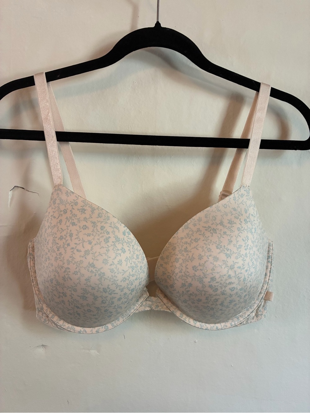 Adorable Victoria’s Secret floral push up bra